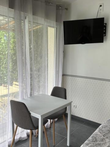 Hotel Chez Frederique Et Jean-Claude Les Taillades Zewnętrze zdjęcie